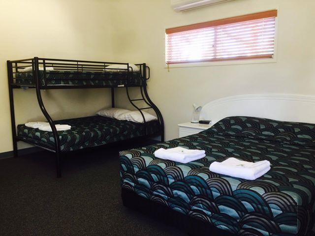 Springsure Overlander Motel Buitenkant foto