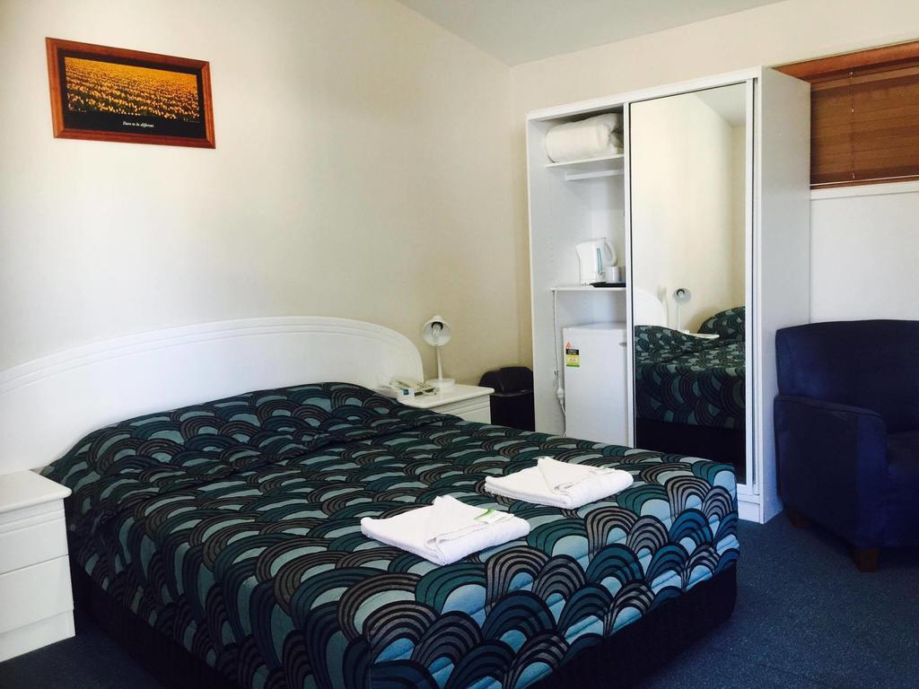 Springsure Overlander Motel Buitenkant foto